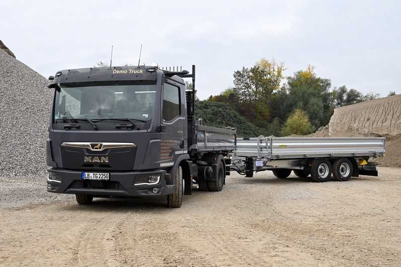 Der Zwölftonner MAN 12.250 mit Meiller-Kipper mit Zentralachskippanhänger HTK 10 50 24 passt perfekt zum Galabau. | Foto: QUATEX Der Zwölftonner MAN 12.250 mit Meiller-Kipper mit Zentralachskippanhänger HTK 10 50 24 passt perfekt zum Galabau. | Foto: QUATEX