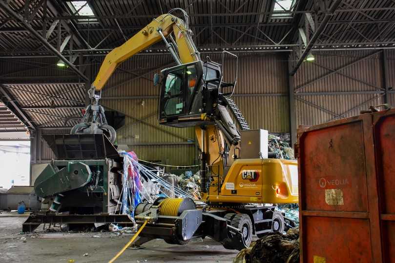 Die Stromversorgung des Cat Umschlagbaggers MH3022 Elektro erfolgt kabelgebunden
über eine integrierte und vollautomatische Kabeltrommel. | Foto: Zeppelin
