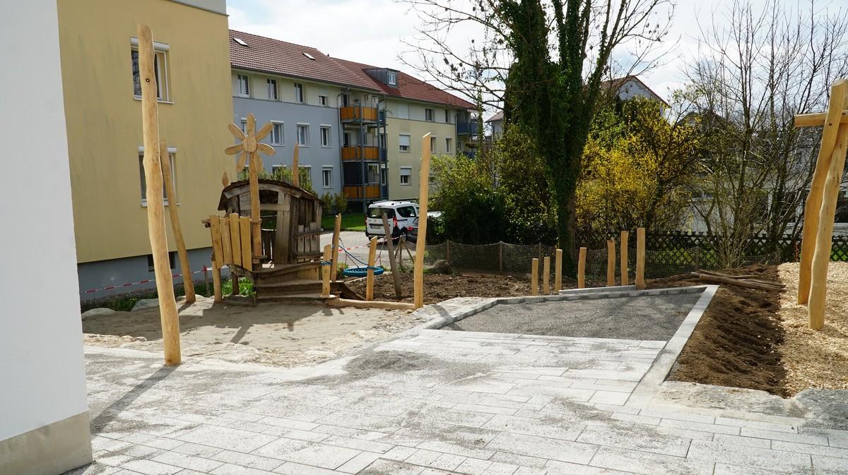 Platz für die Kleinen trotz enger Bebauung in der Nachbarschaft. | Foto: Storz/Mahrholdt Platz für die Kleinen trotz enger Bebauung in der Nachbarschaft. | Foto: Storz/Mahrholdt