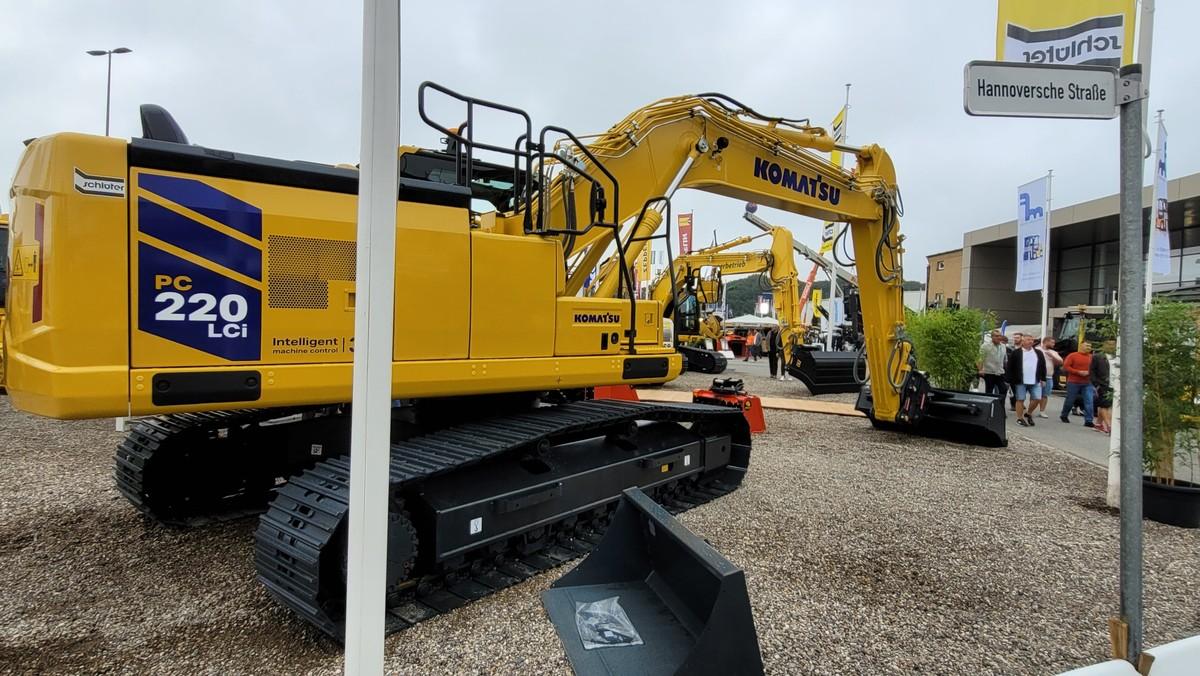Schlüter Baumaschinen stellte auf seinem NordBau-Stand unter anderem den neuen PC220 LCi Kettenbagger von Komatsu mit integrierter 3D-Maschinensteuerung vor. | Foto: B_I MEDIEN/Brinkmeier Schlüter Baumaschinen stellte auf seinem NordBau-Stand unter anderem den neuen PC220 LCi Kettenbagger von Komatsu mit integrierter 3D-Maschinensteuerung vor. | Foto: B_I MEDIEN/Brinkmeier