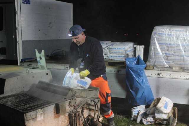 Alle Arbeiten mussten in den Nachtstunden erfolgen, da der Flugverkehr nicht gestört werden durfte. | Foto: MC-Bauchemie
