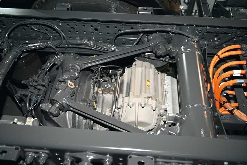 Eine kompakte e-Achse mit zwei integrierten Elektromotoren sorgt mit 330 kW im Dauerbetrieb für den Antrieb. | Foto: Mercedes-Benz Trucks, Meiller, Quatex Eine kompakte e-Achse mit zwei integrierten Elektromotoren sorgt mit 330 kW im Dauerbetrieb für den Antrieb. | Foto: Mercedes-Benz Trucks, Meiller, Quatex