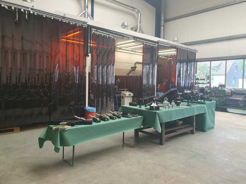 Für den Werkzeugbau bieten die modern ausgestatteten Schweißkabinen beste Voraussetzungen. | Foto: B_I/zu Eulenburg Für den Werkzeugbau bieten die modern ausgestatteten Schweißkabinen beste Voraussetzungen. | Foto: B_I/zu Eulenburg