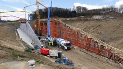 Fugenloser Betonbau bei 10-Meter-Wänden