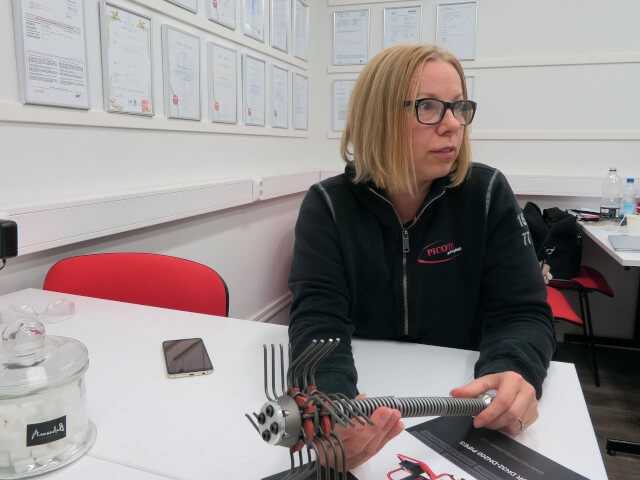 „Anfangs waren die Werkzeuge zu groß, um in Gebäuden für die Inhouse-Sanierung eingesetzt werden zu können. Daher haben wir kleinere entwickelt und kleine Nennweiten ab DN 50 konnten saniert werden“, beschreibt Katja Lindy-Wilkinson, CEO der Firma Picote.