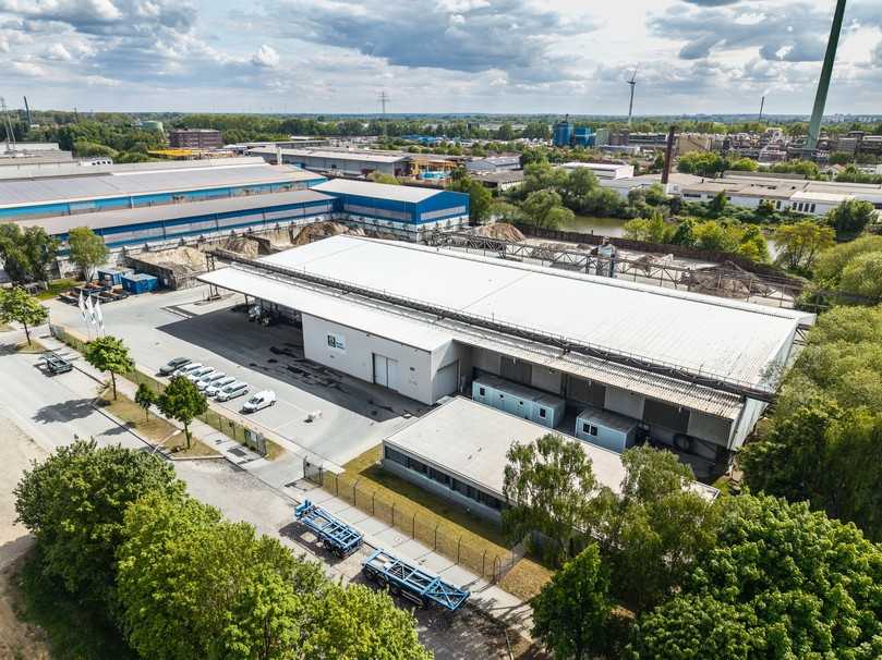 Bauer Resources bereitet den Bodenaushub der Hamburger Energienetze in ihrem 4.500 Qudratmeter großen Bodenreinigungszentrum wieder auf. | Foto: Bauer Resources