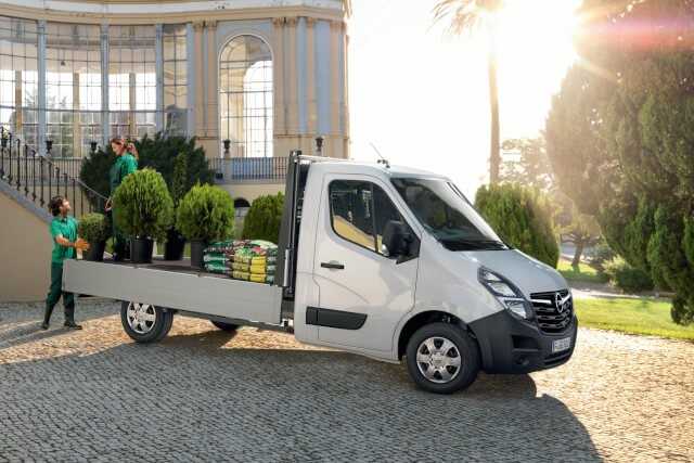 Sicherheitstechnisch hat der Opel Movano deutlich zugelegt. Auf eine Elektrovariante müssen Kunden noch warten. | Foto: Opel