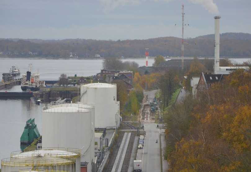 Die Baustelle im Uferweg in Kiel liegt direkt am Nord-Ostsee-Kanal. | Foto: B_I/Valdix Die Baustelle im Uferweg in Kiel liegt direkt am Nord-Ostsee-Kanal. | Foto: B_I/Valdix