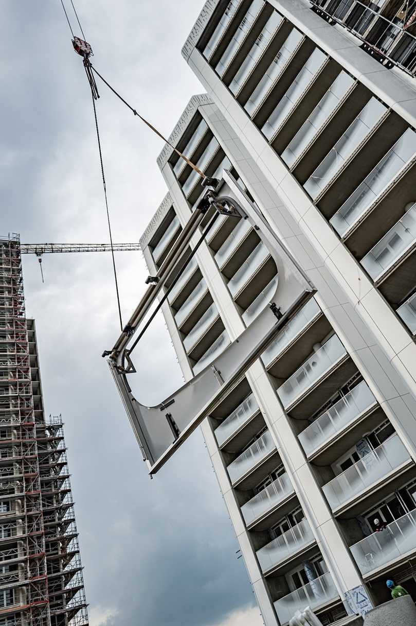 Die neuen vorgestellten Balkone erinnern an Autofenster und damit an die Autoproduktion in Wolfsburg. | Foto: NEULAND Wohnungsgesellschaft mbH Die neuen vorgestellten Balkone erinnern an Autofenster und damit an die Autoproduktion in Wolfsburg. | Foto: NEULAND Wohnungsgesellschaft mbH