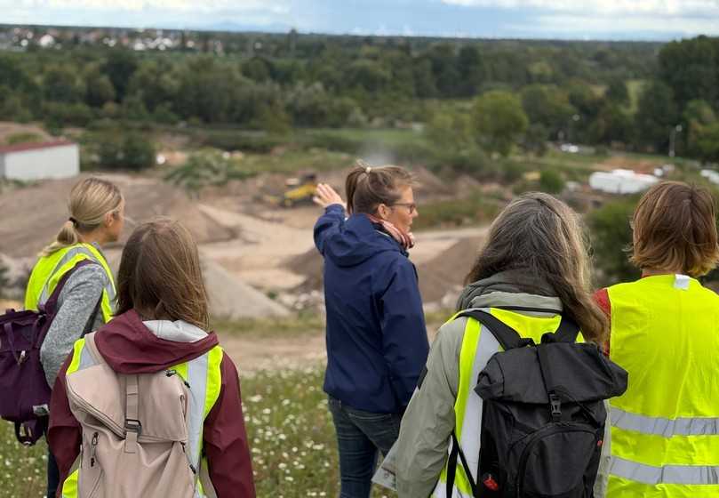 Gibt Einblicke in die Bauarbeiten für den neuen Landschaftspark: Anne Pieper, Geschäftsführerin der Landesgartenschau 2027 in Neustadt an der Weinstraße. | Foto: LGS27