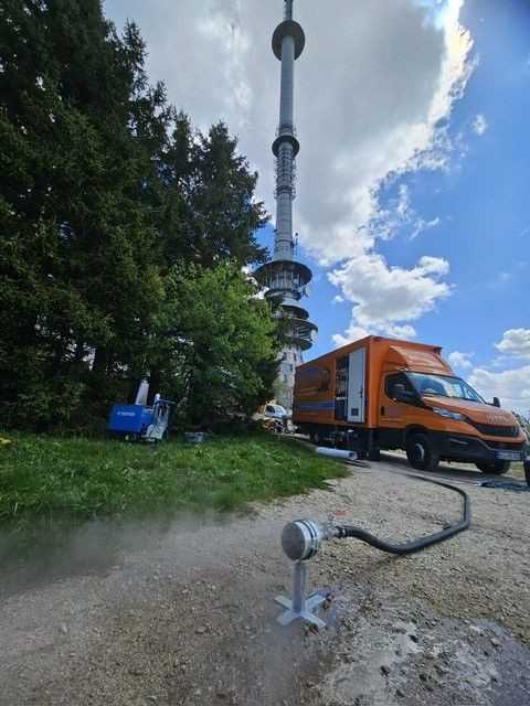 Sanierungsfahrzeug vor dem Funkturm am Ochsenkopf | Foto: Drechsler Umweltschutz