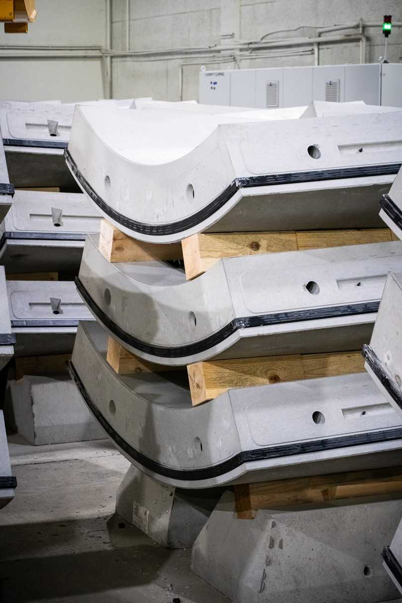 Geprüft, abgenommen und startklar. Die fertigen Tübbinge werden gelagert und können bedarfsgerecht abgerufen werden. | Foto: Schöck Geprüft, abgenommen und startklar. Die fertigen Tübbinge werden gelagert und können bedarfsgerecht abgerufen werden. | Foto: Schöck