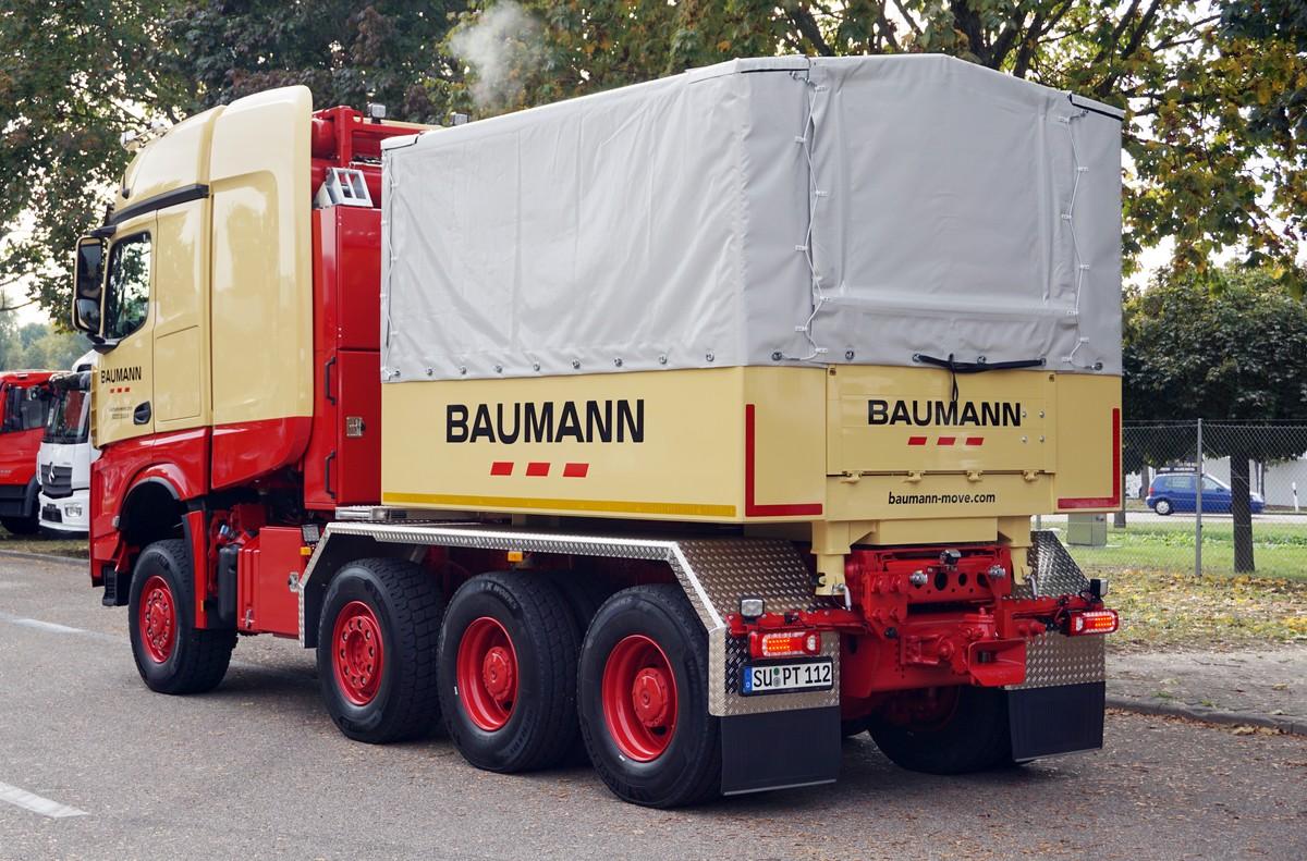 Die Sattelplatte samt Schwerlastverschiebeeinrichtung versteckt sich unter der Ballastpritsche von Greiner. | Foto: Johannes Roller
