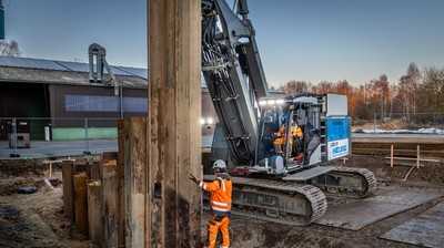 Liebherr LRB 19 setzt Spundwand in drei Tagen
