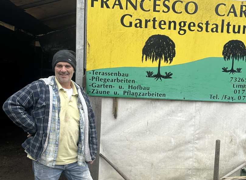 Landschaftsgestalter Francesco Caruso entdeckte vor zehn Jahren die damalige Marktneuheit DMS-Sortiergreifer bei seinem Händler. Heute ist für ihn klar: „Der Kauf war eine der besten Entscheidungen, die ich getroffen habe." | Foto: DMS Landschaftsgestalter Francesco Caruso entdeckte vor zehn Jahren die damalige Marktneuheit DMS-Sortiergreifer bei seinem Händler. Heute ist für ihn klar: „Der Kauf war eine der besten Entscheidungen, die ich getroffen habe." | Foto: DMS