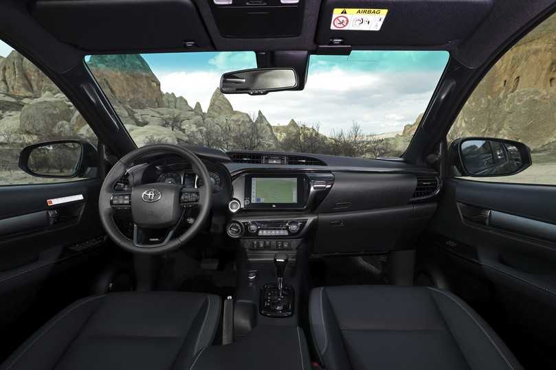 Den Innenraum hat Toyota mit edlen Materialien, digitalem Cockpit und modernem Multimediasystem tüchtig aufgewertet. | Foto: Toyota