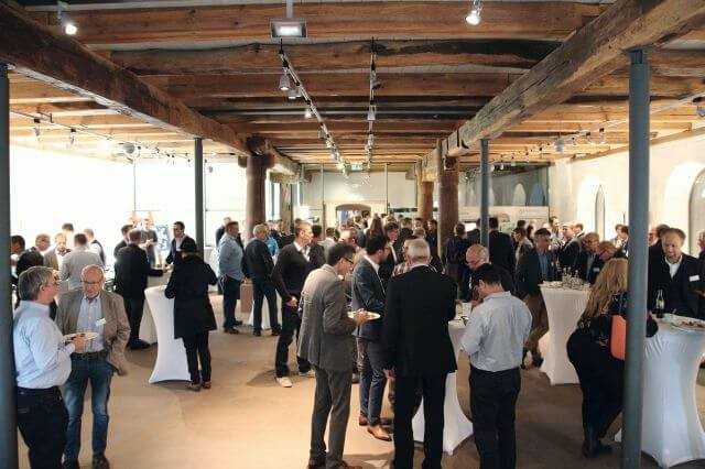 Angeregte Diskussionen auch in den Pausen: Der Projektdialog ist eine hervorragende Plattform für den informellen und fachlichen Austausch in dieser Branche. Fotos: VMT