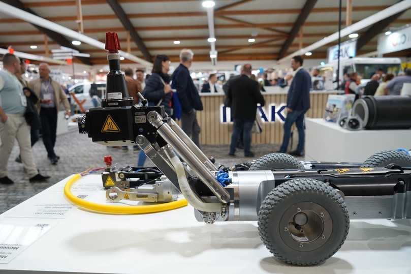 Hütchen und Manschetten setzen, verpressen, höchstdruckfräsen und inspizieren – Aufgaben, die mit dem MicroGator-Fahrzeugsystem für elektrisches Fräsen im Hauptkanal realisiert werden können. | Foto: IBAK Hütchen und Manschetten setzen, verpressen, höchstdruckfräsen und inspizieren – Aufgaben, die mit dem MicroGator-Fahrzeugsystem für elektrisches Fräsen im Hauptkanal realisiert werden können. | Foto: IBAK