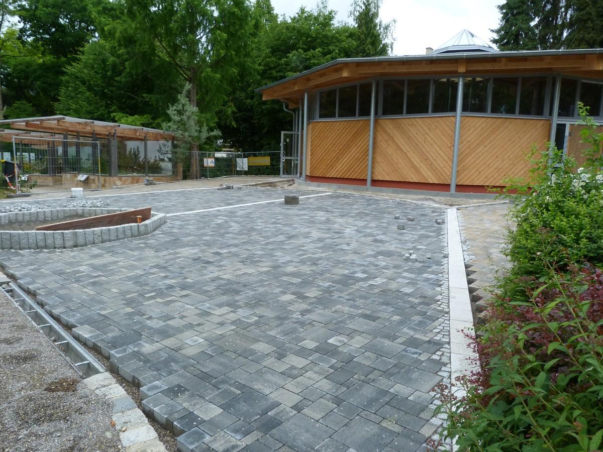 Sanierung des Pflasters im Augsburger Zoo. | Foto: PCI Augsburg GmbH
