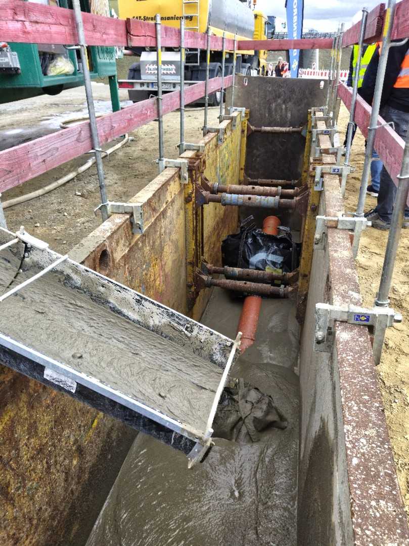 Flüssigboden im Praxistest: Der Deichbau mit Flüssigboden ist eines der vielen Anwendungsbeispiele dieses ZFSV. | Foto: Dr.- Ing. Bernd Wagner (AGFW)