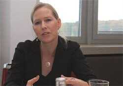 Marketingleiterin Babette Bagatzky: „Der alte Name Hünnebeck verschafft Vorteile im Markt.“ | Fotos: bi/B. Stahn Marketingleiterin Babette Bagatzky: „Der alte Name Hünnebeck verschafft Vorteile im Markt.“ | Fotos: bi/B. Stahn