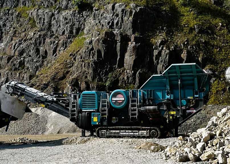Der Backenbrecher Powerscreen Premiertrak 450 R verfügt über ein hydraulisches Überlastsystem - Stahl im Bauschutt wird ihm nicht mehr gefährlich. | Foto: Christophel