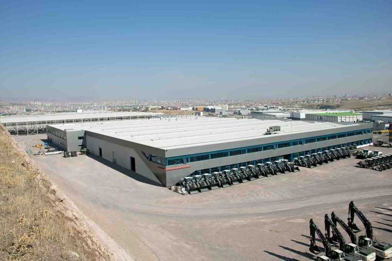 In den 2020 fertiggestellten Produktionshallen im türkischen Ankara ist neben den Hydraulikbaggern auch die Komponentenfertigung untergebracht. | Foto: Hidromek In den 2020 fertiggestellten Produktionshallen im türkischen Ankara ist neben den Hydraulikbaggern auch die Komponentenfertigung untergebracht. | Foto: Hidromek