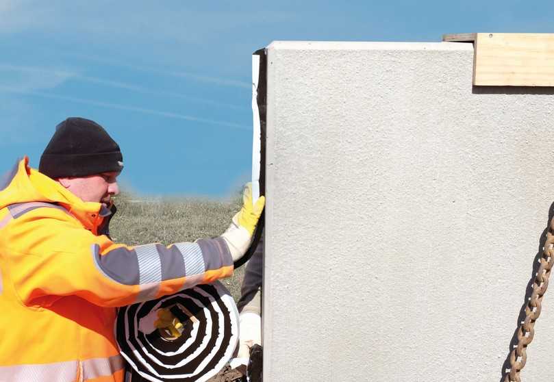 Entschärft den Terminplan auf der Baustelle: RubberElast lässt sich bei Temperaturen von -10° bis 40° Celsius verarbeiten. | Foto: B.T. innovation Entschärft den Terminplan auf der Baustelle: RubberElast lässt sich bei Temperaturen von -10° bis 40° Celsius verarbeiten. | Foto: B.T. innovation