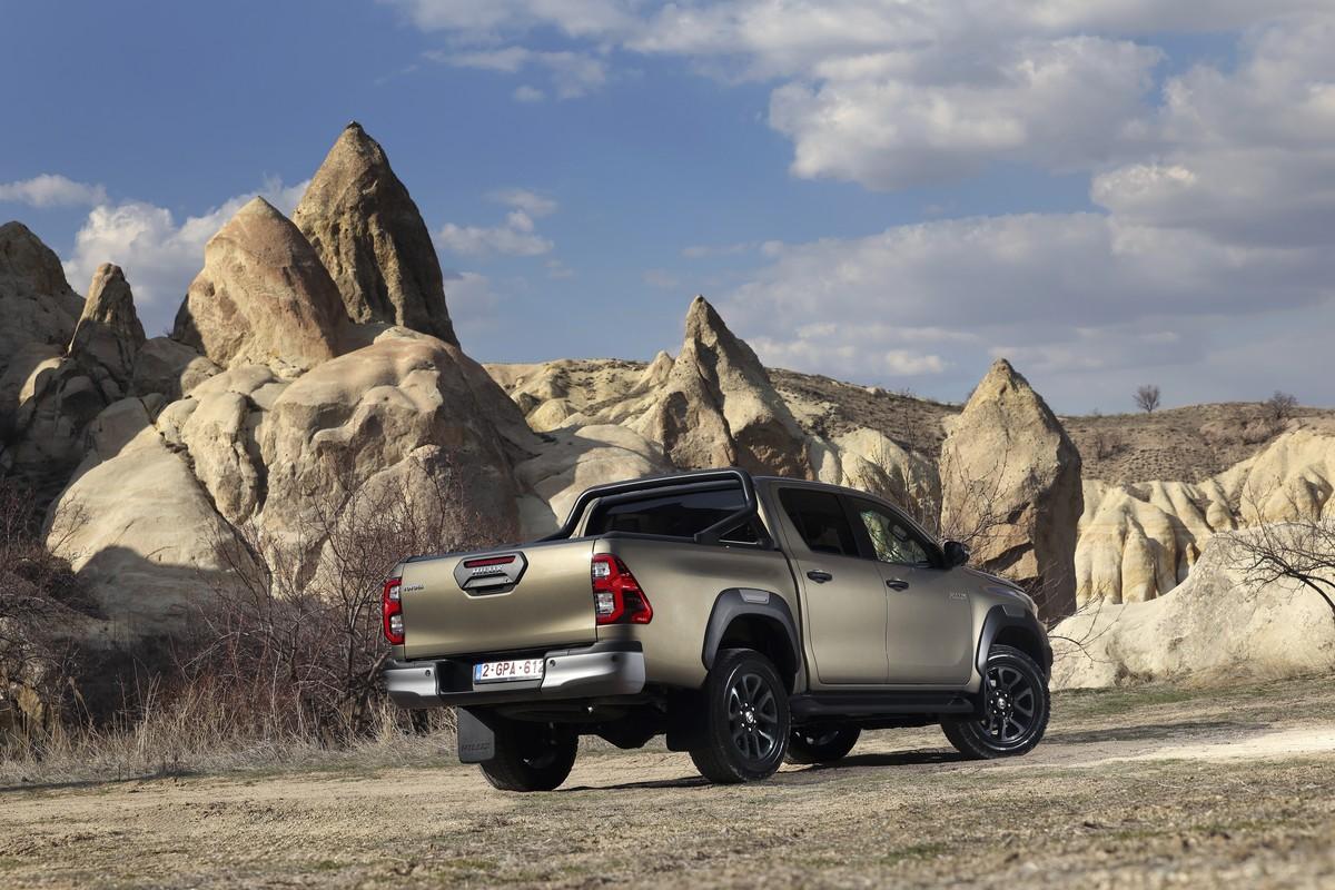 Die Komponenten für den Hybridantrieb ließen sich in die bestehende Fahrzeugstruktur integrieren, so dass Grundkonzept und Abmessungen unverändert blieben. | Foto: Toyota