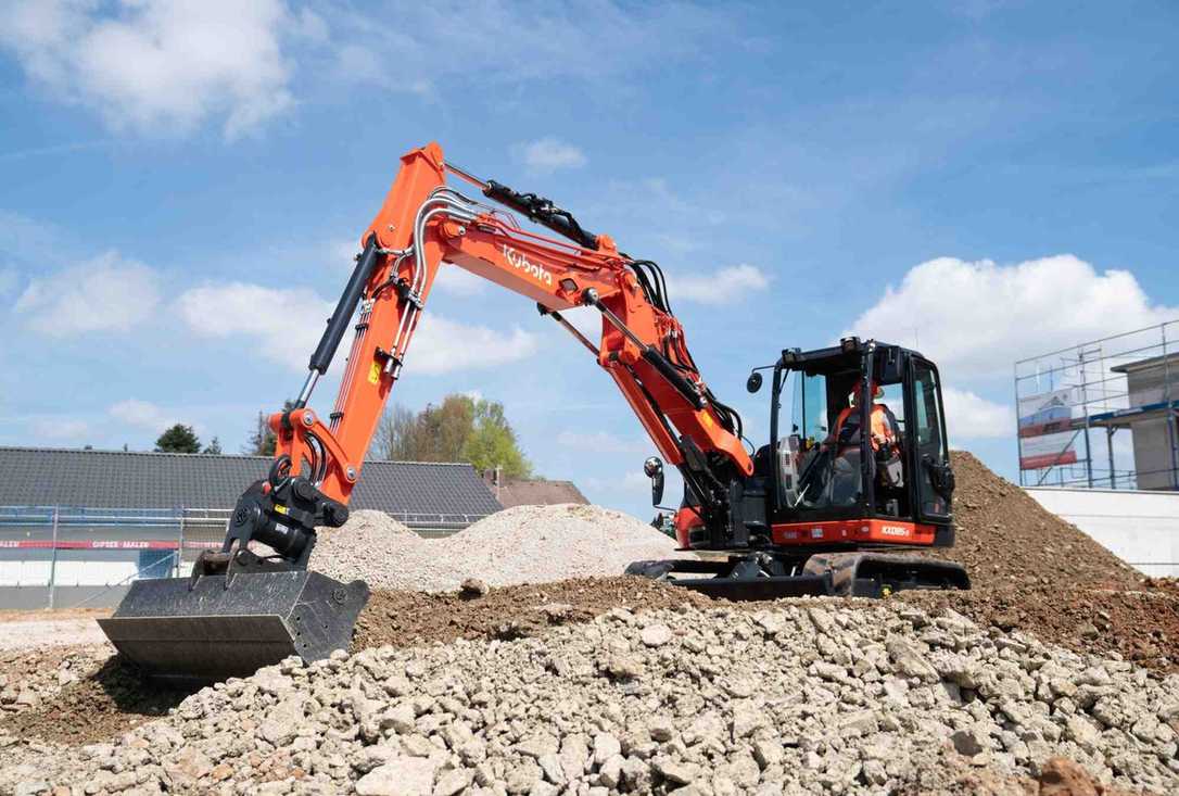 Kubota feiert Jubiläum 50 Jahre Land- und Baumaschinen in Europa Kubota feiert Jubiläum 50 Jahre Land- und Baumaschinen in Europa
