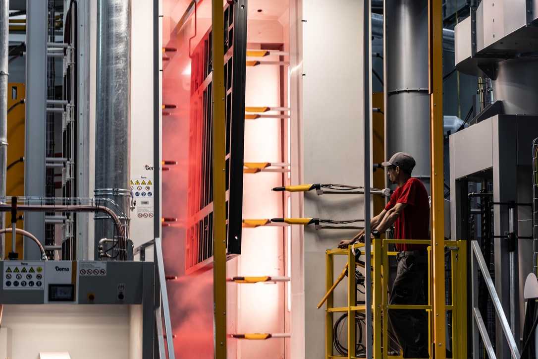 Schalungshersteller Peri investiert Millionen in einzigartige Beschichtungsanlage Schalungshersteller Peri investiert Millionen in einzigartige Beschichtungsanlage