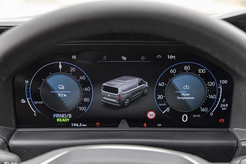 Das Fahrerinformationsdisplay misst zwölf Zoll und zeigt alles Wichtige auf einen Blick an. | Foto: VW Nutzfahrzeuge