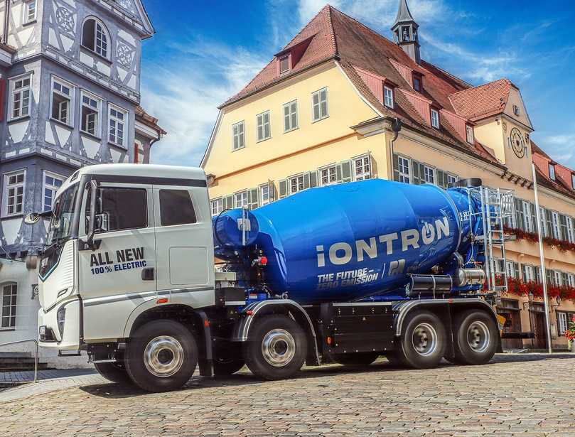 Der Putzmeister Fahrmischer rollt vollelektrisch auf dem Sany eTruck e435 8x4 und besitzt eine elektrisch angetriebene 9-m³-Mischtrommel. | Foto: Putzmeister Der Putzmeister Fahrmischer rollt vollelektrisch auf dem Sany eTruck e435 8x4 und besitzt eine elektrisch angetriebene 9-m³-Mischtrommel. | Foto: Putzmeister
