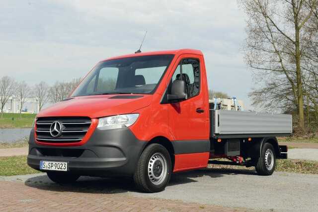 Newcomer des Jahres: Den Mercedes Sprinter gibt es mit Einzel- und Doppelkabine. | Foto: Hausmann