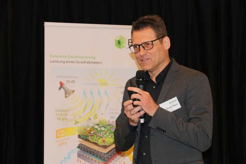 Ist seit mehr als 30 Jahren im Gebäudegrün-Markt aktiv: Dr. Gunter Mann, Präsident des Bundesverbandes GebäudeGrün (BuGG), und Diplom-Biologe. | Foto: Bundesverband GebäudeGrün Ist seit mehr als 30 Jahren im Gebäudegrün-Markt aktiv: Dr. Gunter Mann, Präsident des Bundesverbandes GebäudeGrün (BuGG), und Diplom-Biologe. | Foto: Bundesverband GebäudeGrün