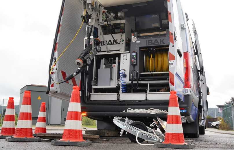 Sämtliche Anlagenkomponenten sind durchdacht angeordnet, um alle im Kanal anfallenden Inspektionsaufgaben bedienerfreundlich erledigen zu können. | Foto: IBAK Sämtliche Anlagenkomponenten sind durchdacht angeordnet, um alle im Kanal anfallenden Inspektionsaufgaben bedienerfreundlich erledigen zu können. | Foto: IBAK