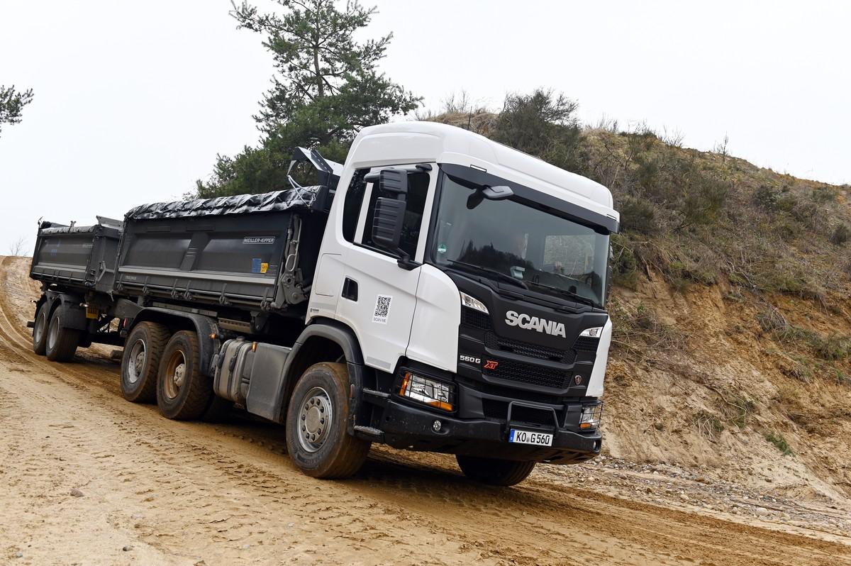Die Bremswirkung von CRB und Retarder ist gigantisch und hält den 40-Tonner bergab sicher im Zaum. | Foto: QUATEX