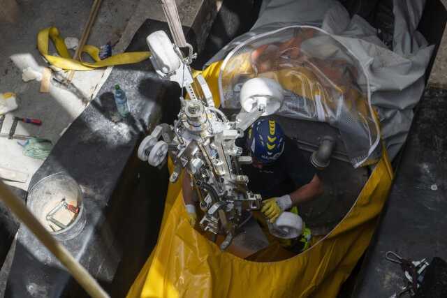 Einbringen des UV-Kerns in die Schleuse | Foto: Relineeurope Einbringen des UV-Kerns in die Schleuse | Foto: Relineeurope