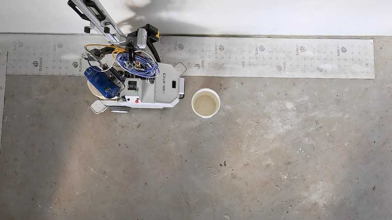 Mit seinem Scanner erkennt der Maler-Roboter Hindernisse und unterbricht den Arbeitsprozess. Der Anwender sieht das als Statusanzeige auf dem Tablet. | Foto: SICK/ConBotics