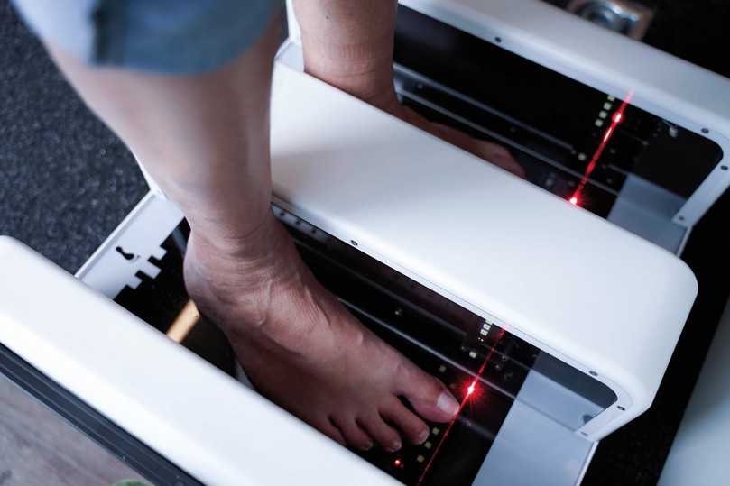 Mit dem „Fit Day“-Konzept bietet Atlas eine individuelle Beratung inklusive Fußvermessung für eine exakte Größen- und Weitenermittlung. Auch Einlegesohlen lassen sich individuell anpassen. | Foto: Atlas Mit dem „Fit Day“-Konzept bietet Atlas eine individuelle Beratung inklusive Fußvermessung für eine exakte Größen- und Weitenermittlung. Auch Einlegesohlen lassen sich individuell anpassen. | Foto: Atlas