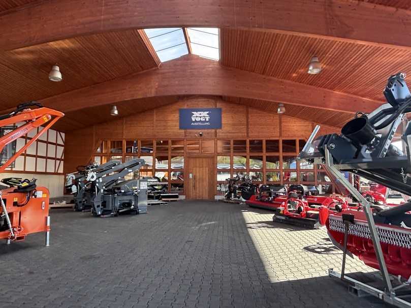 Seit 2006 gibt es auf dem Firmengelände eine 2.500 m² große Ausstellungshalle. | Foto: B_I MEDIEN/mj