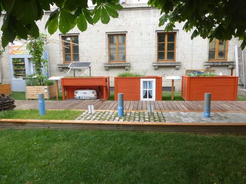 Drei verschiedene Dachbegrünungen und versickerungsaktive Beläge. | Foto: LWG Drei verschiedene Dachbegrünungen und versickerungsaktive Beläge. | Foto: LWG