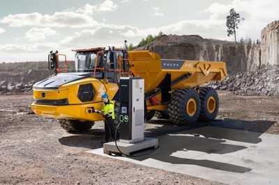 Knickgelenkte Elektro-Dumper gehen in Serie