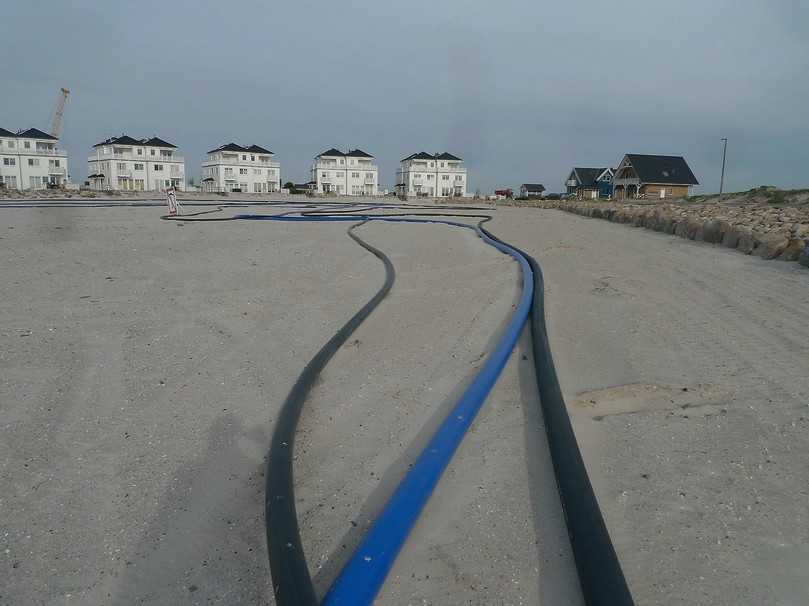 Mit grabenloser Technologie ist der Leitungsbau auf schonende Art überall möglich, auch in sensiblen Gebieten wie hier am Ostessestrand. | Foto: Tracto-Technik Mit grabenloser Technologie ist der Leitungsbau auf schonende Art überall möglich, auch in sensiblen Gebieten wie hier am Ostessestrand. | Foto: Tracto-Technik