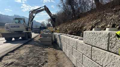 Beton-Fertigteile schaffen Platz für Rad- und Gehweg
