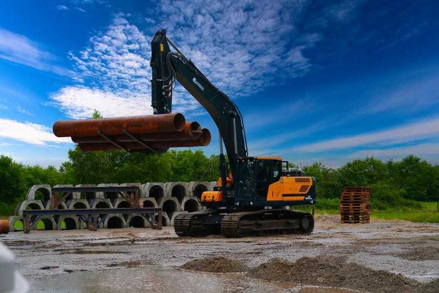 Pipelinebau in Norddeutschland: Zwei 30-t-Kettenbagger von Hyundai sind dabei Pipelinebau in Norddeutschland: Zwei 30-t-Kettenbagger von Hyundai sind dabei