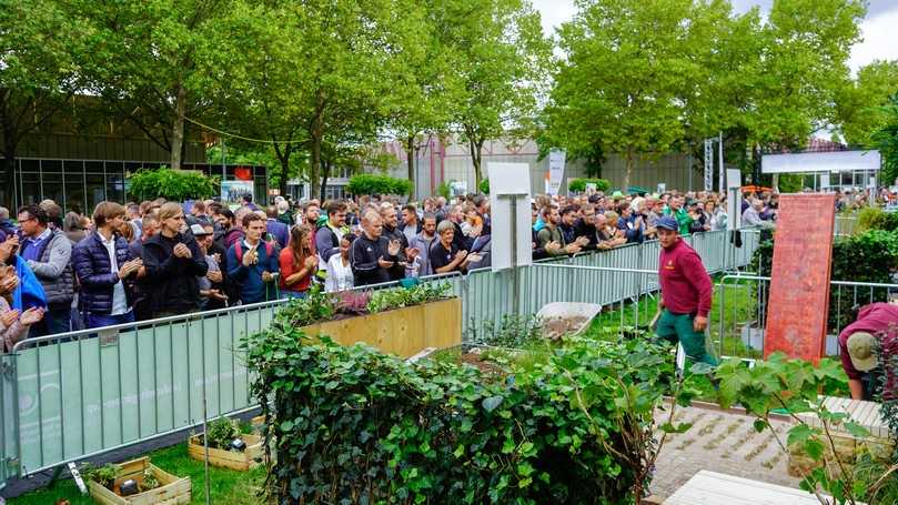 Ein Besuchermagnet auf der GaLaBau in Nürnberg: Der Landschaftsgärtner-Cup lockt stets viele Zaungäste an. Auch 2024 findet der Bundeswettbewerb wieder auf der Fachmesse statt. | Foto: NürnbergMesse Ein Besuchermagnet auf der GaLaBau in Nürnberg: Der Landschaftsgärtner-Cup lockt stets viele Zaungäste an. Auch 2024 findet der Bundeswettbewerb wieder auf der Fachmesse statt. | Foto: NürnbergMesse
