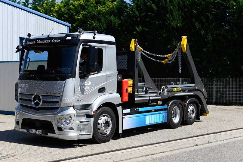 Mercedes-Benz eActros 300 6x2 mit Palfinger-Absetzkipper | Foto: QUATEX Mercedes-Benz eActros 300 6x2 mit Palfinger-Absetzkipper | Foto: QUATEX