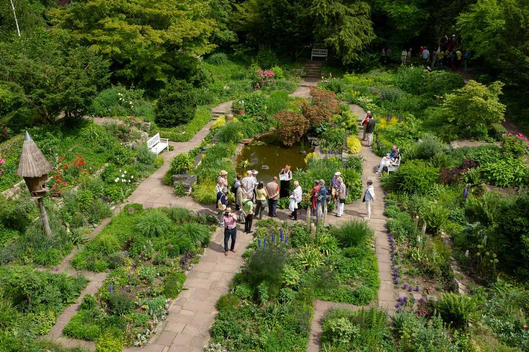 Besuch im XXL-Garten: „Staudenpapst“ hinterließ 6 Gartenräume