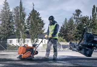 Womit Husqvarnas neue Akku-Rüttelplatten punkten